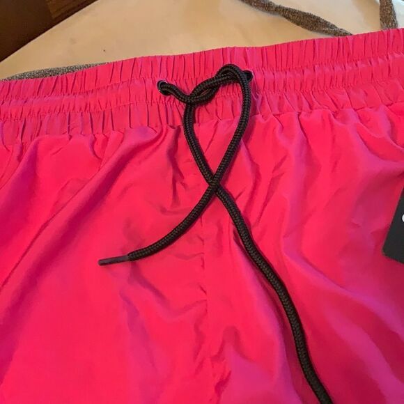 GUESS Active shorts  - Picture 3 of 6